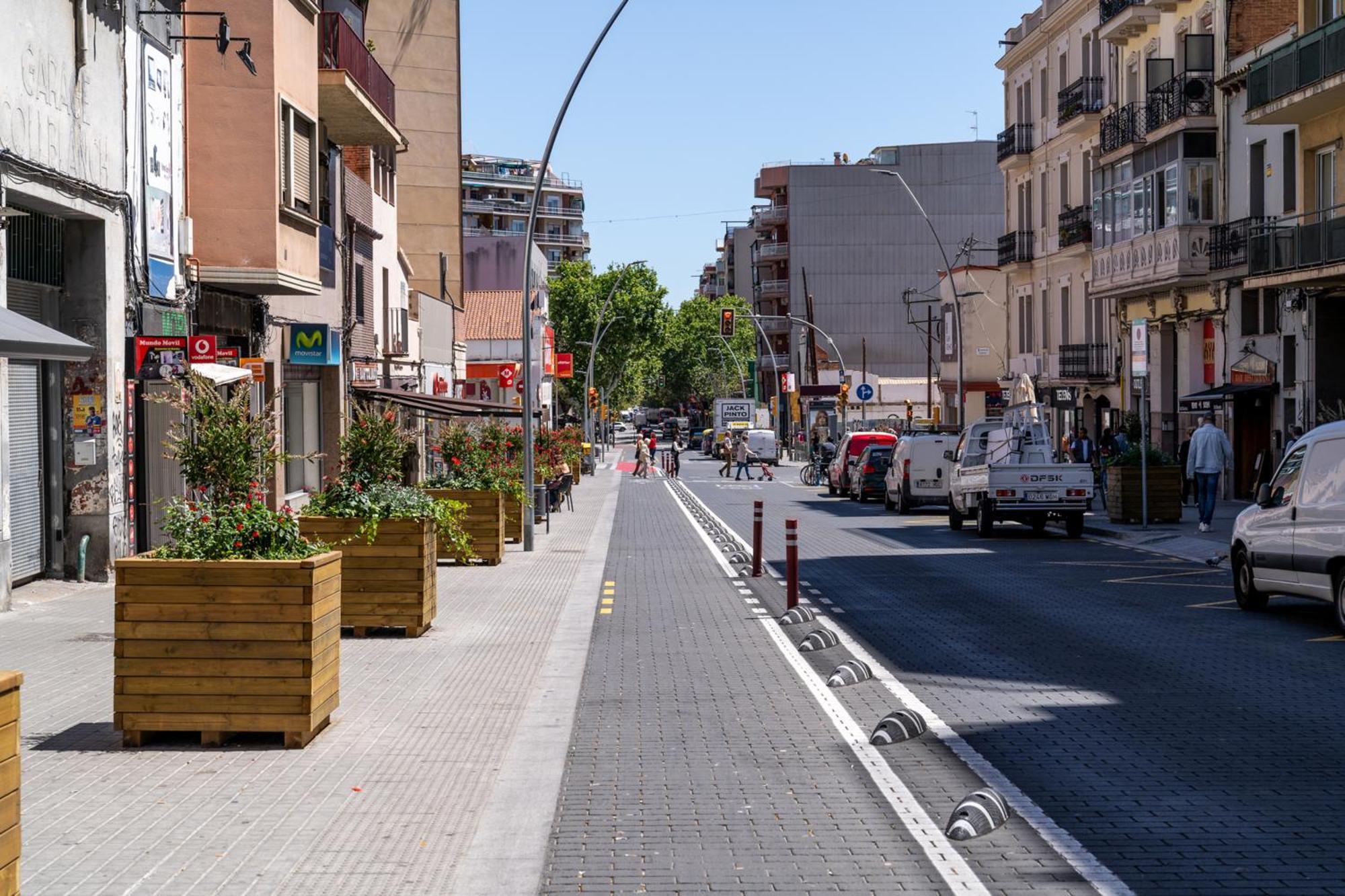 Limehome Barcelona Placa Pirineus L'Hospitalet de Llobregat Exterior photo