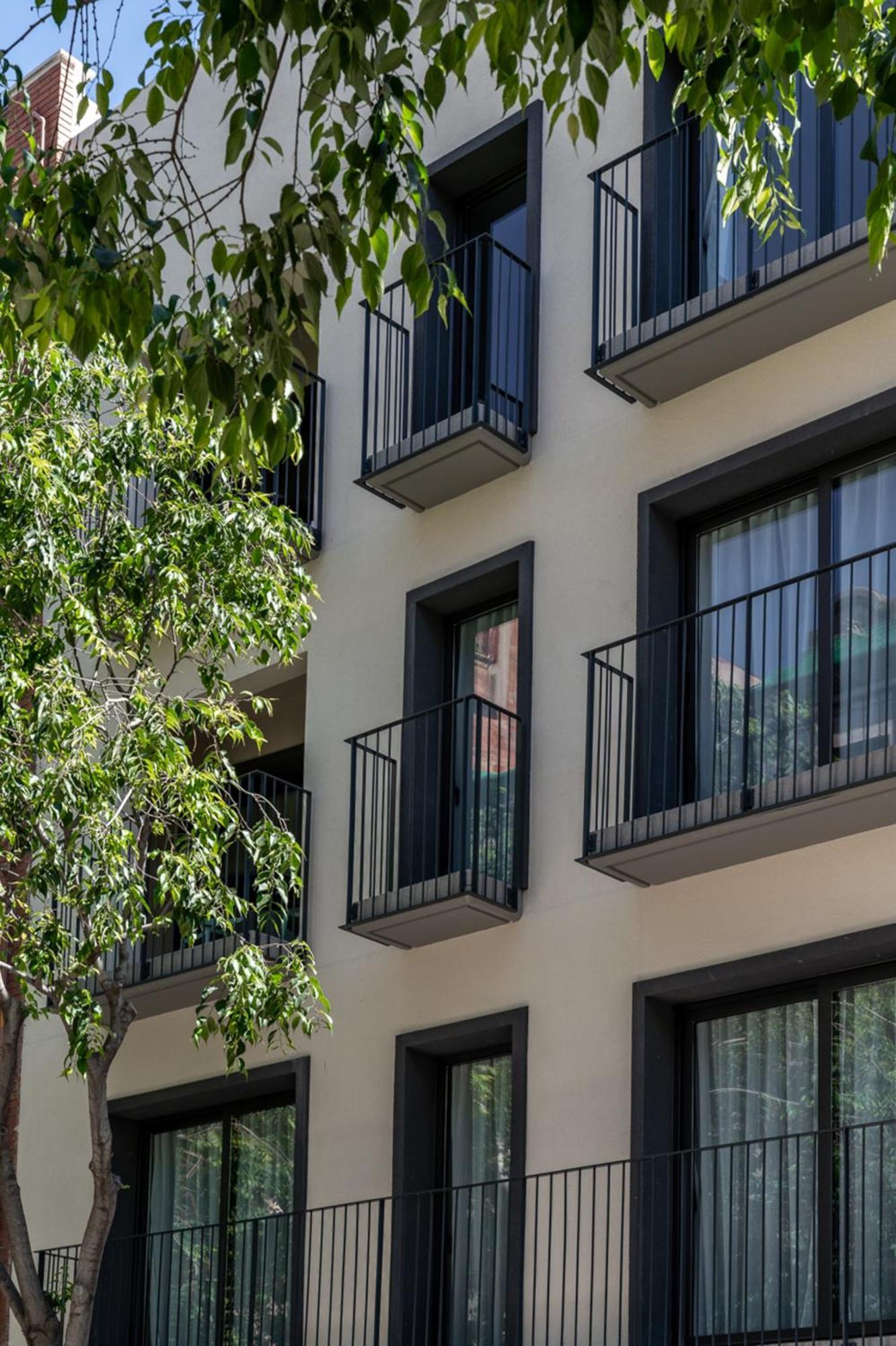 Limehome Barcelona Placa Pirineus L'Hospitalet de Llobregat Exterior photo
